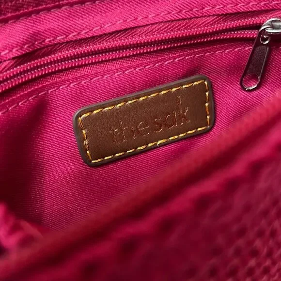 NWT THE SAK Crochet Craze Whatever Pinkberry Wristlet Silver Tone Hardware - Picture 6 of 14